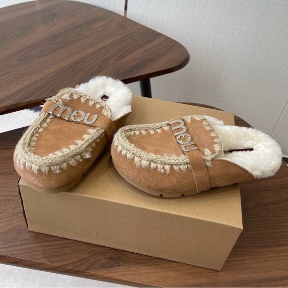 Mou Suede Open-Back Wool Slippers - Picture 2 of 8